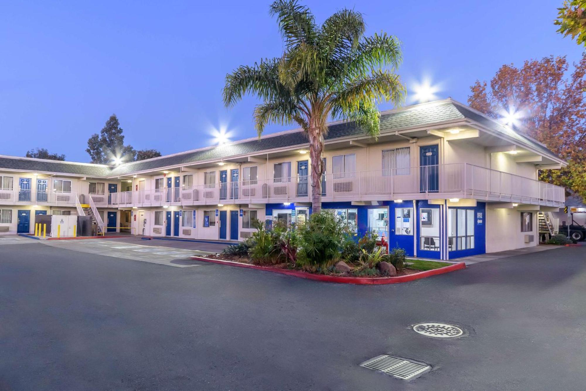 Where to Stay Near Washington Health Care Dist: 5 Best 3-Star Hotels