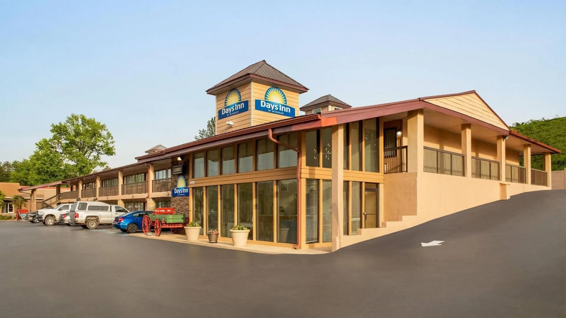 Where to Stay Near Red Top Mountain State Park: 7 Business Hotels