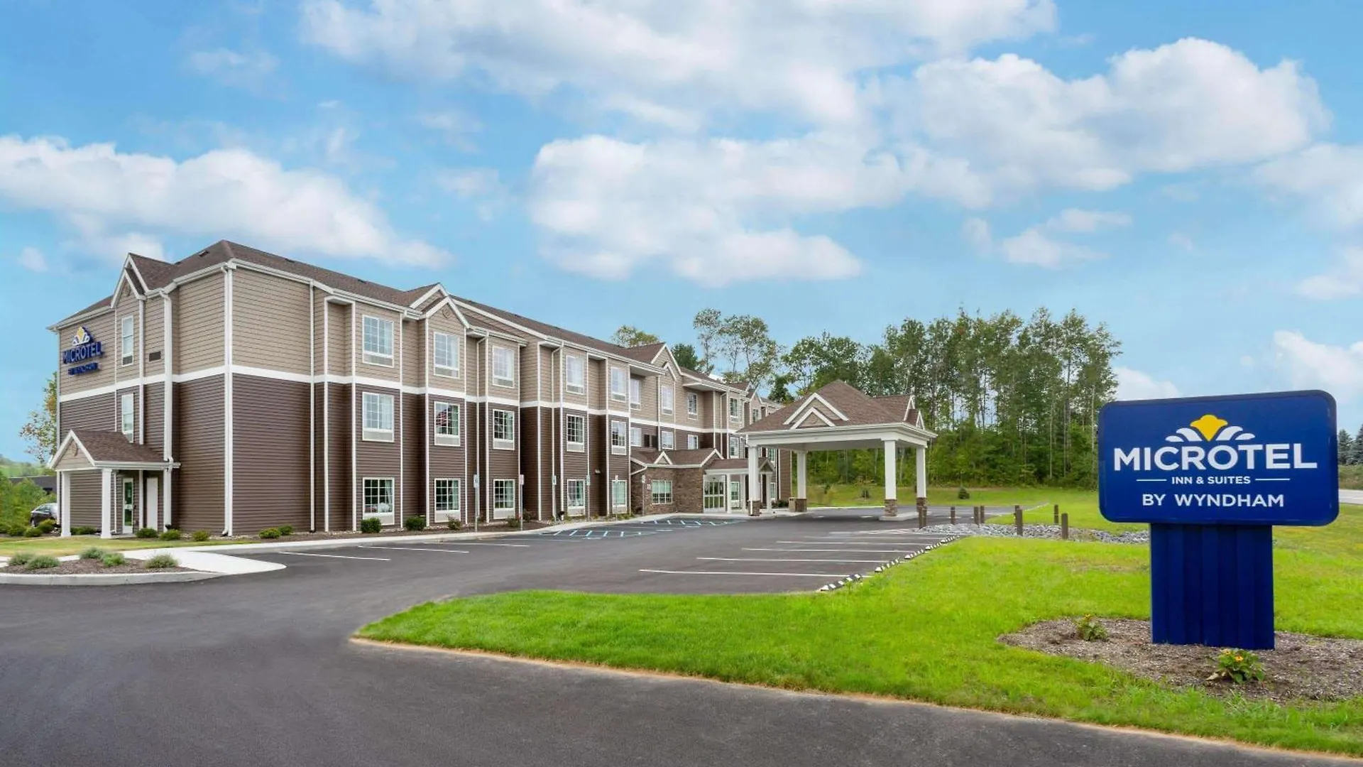 8 Top-Rated Business Hotels in the Adirondack Mountains