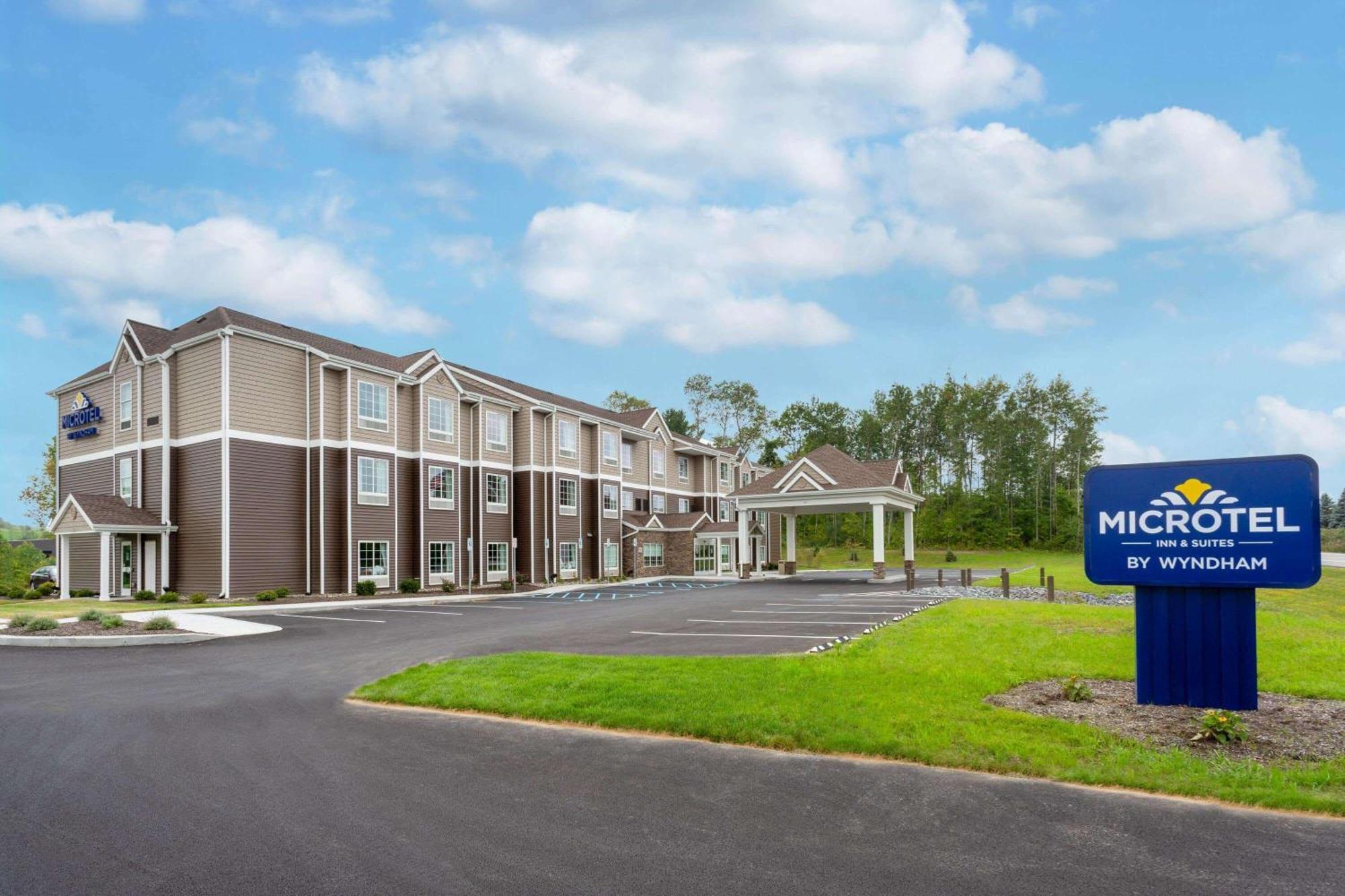 8 Top-Rated Business Hotels in the Adirondack Mountains